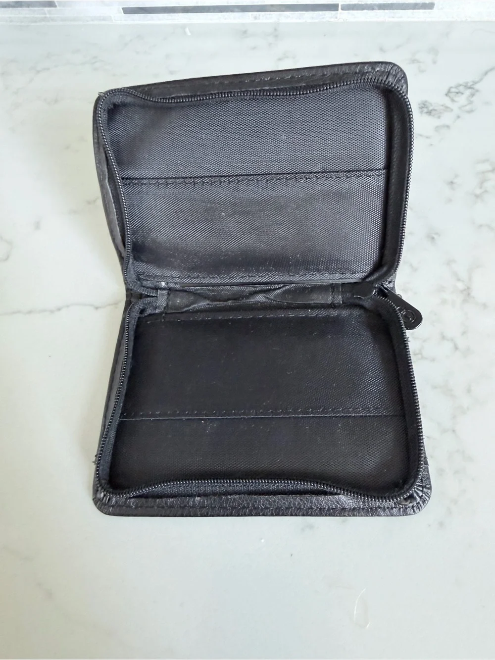 Vintage 90’s Lock Wallet Black Leather Zip Wallet Card Phito ID Holder